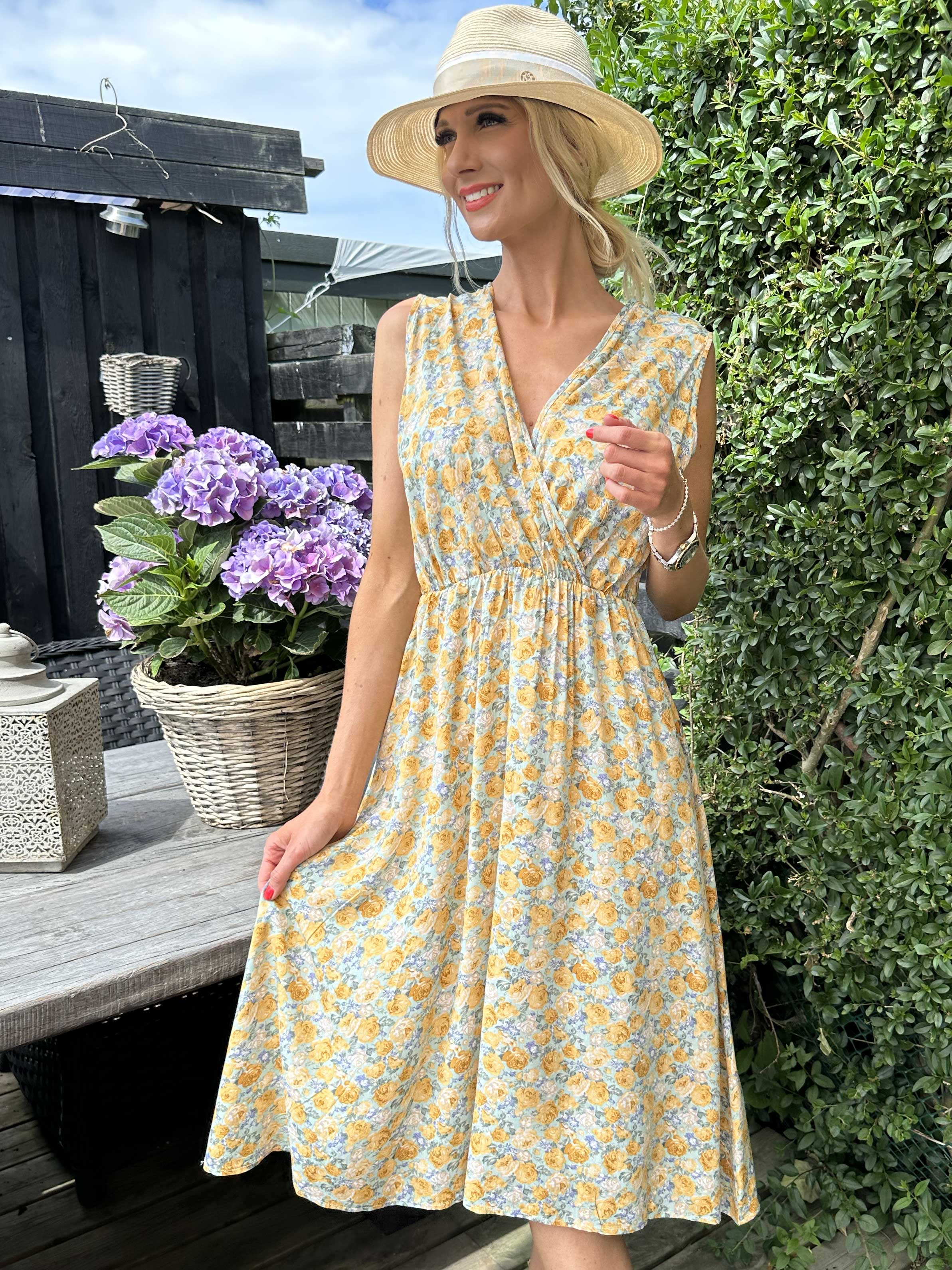 Liv - Sød kjole i småt blomsterprint